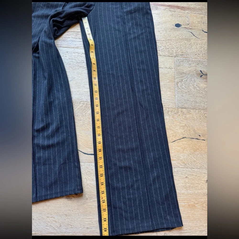 Gray Pinstripe Women's Wide-Leg High rise Pants sz XS NEW NWOT Price Firm! - Picture 12 of 12